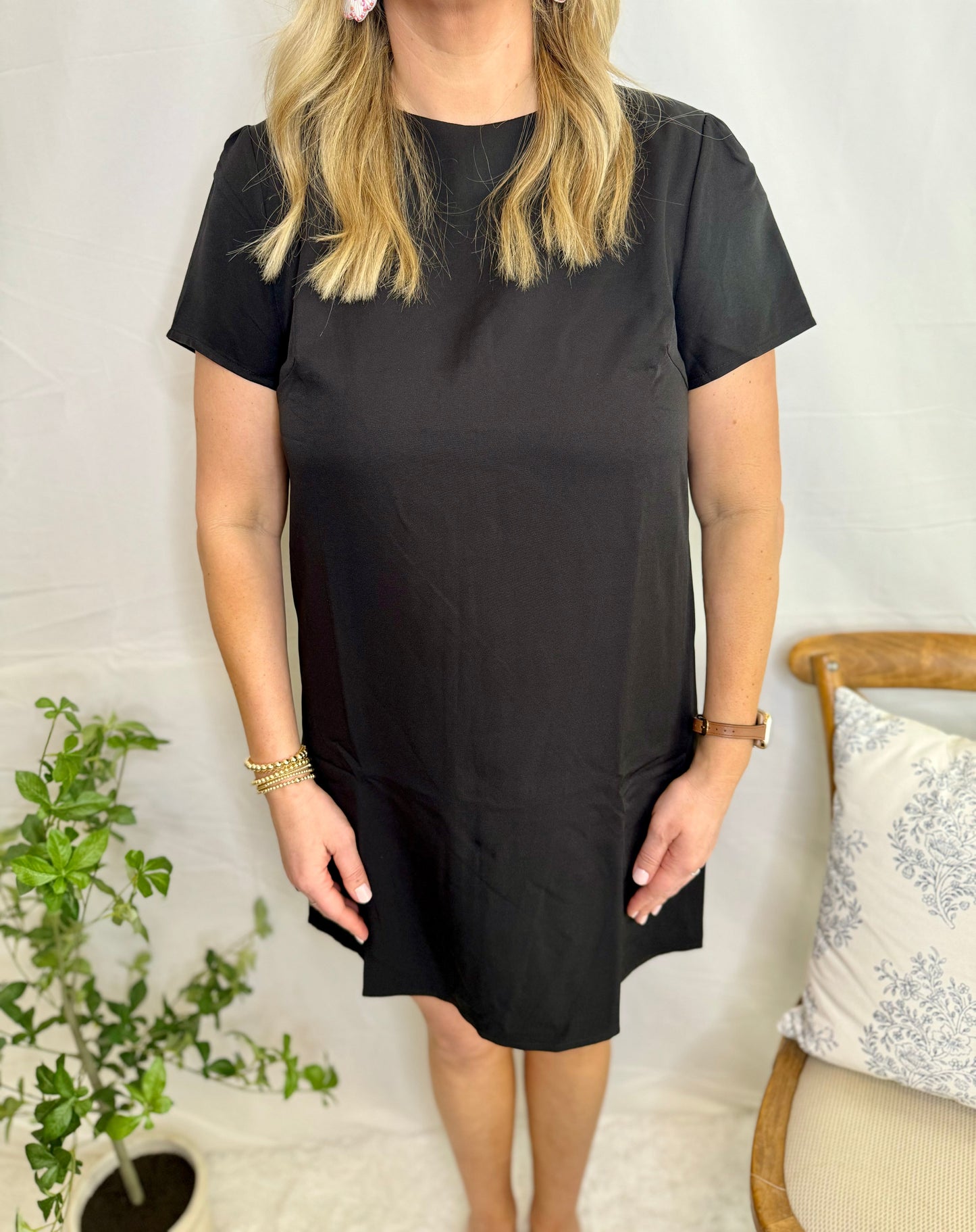 The Slimming Shift Dress- Black