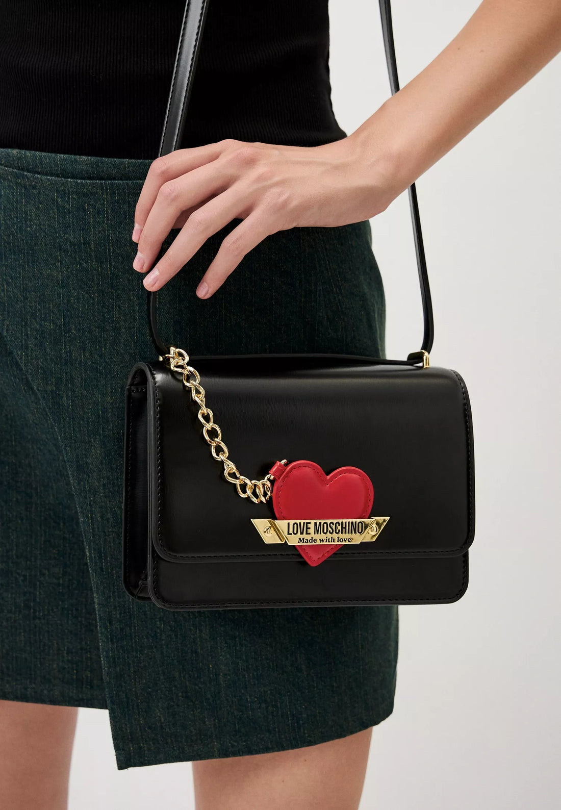 Why are Love Moschino bags a fashion favorite? Discover the perfect blend of playful Italian design, practical utility, and expressive style today.