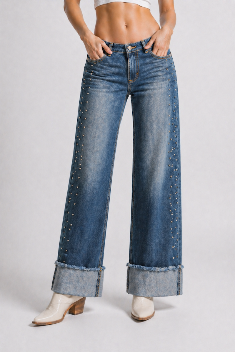 Venta Stud Low Rise Cuffed Jean