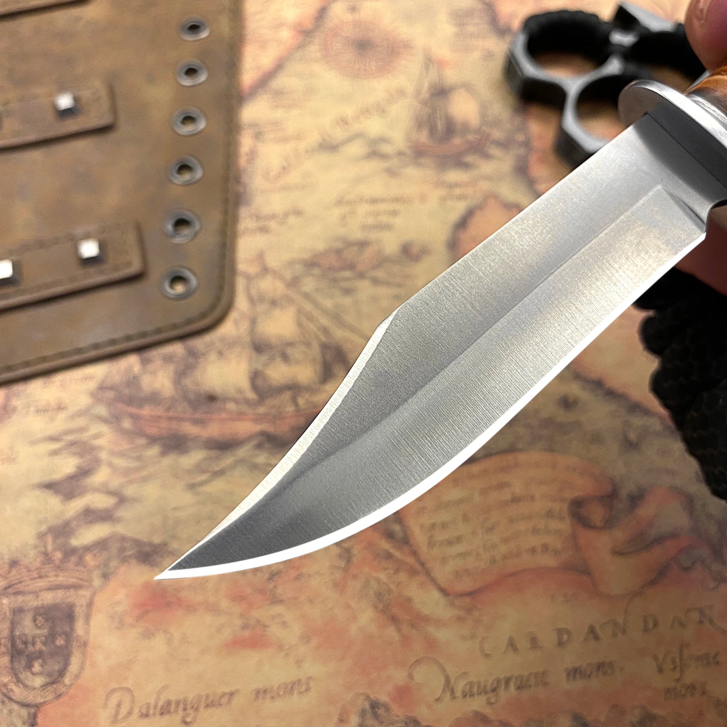 Outdoor tactical hunting knife, a pocket knife for camping, wilderness survival and daily carry.