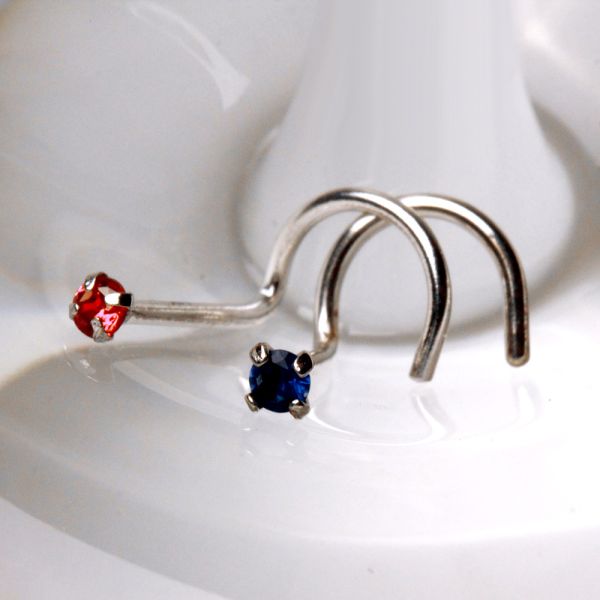 14Kt White Gold Screw Nose Ring with Prong Setting Gem